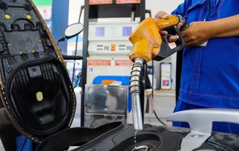 Giá xăng dầu lại đồng loạt tăng kể từ 15h chiều nay 21/10, duy nhất một loại giảm