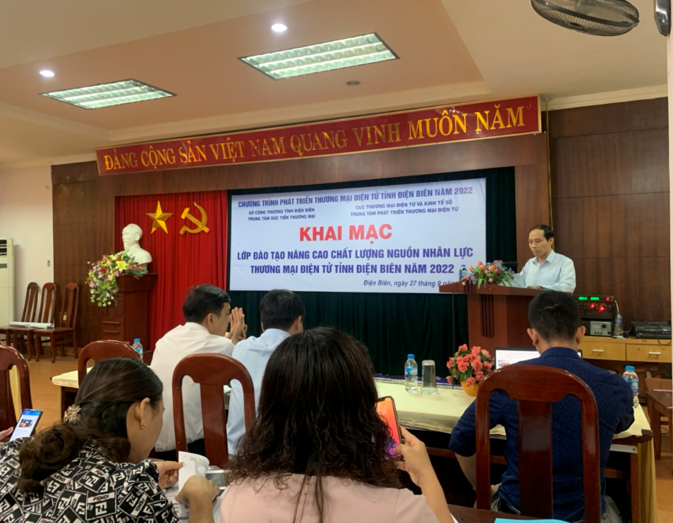 Đồng chí Nguyễn Văn Dũng - Phó giám đốc Sở Công Thương phát biểu tại lễ khai mạc 